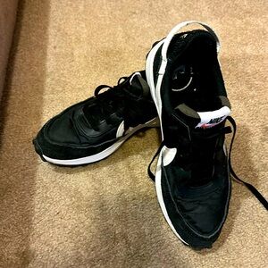 Women's Nike waffle debut size 10